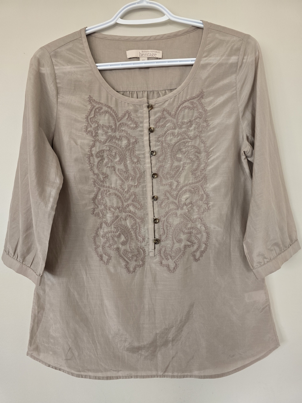 Women's Banana Republic Heritage Embroidered Button Front Silk Blend Top XS.